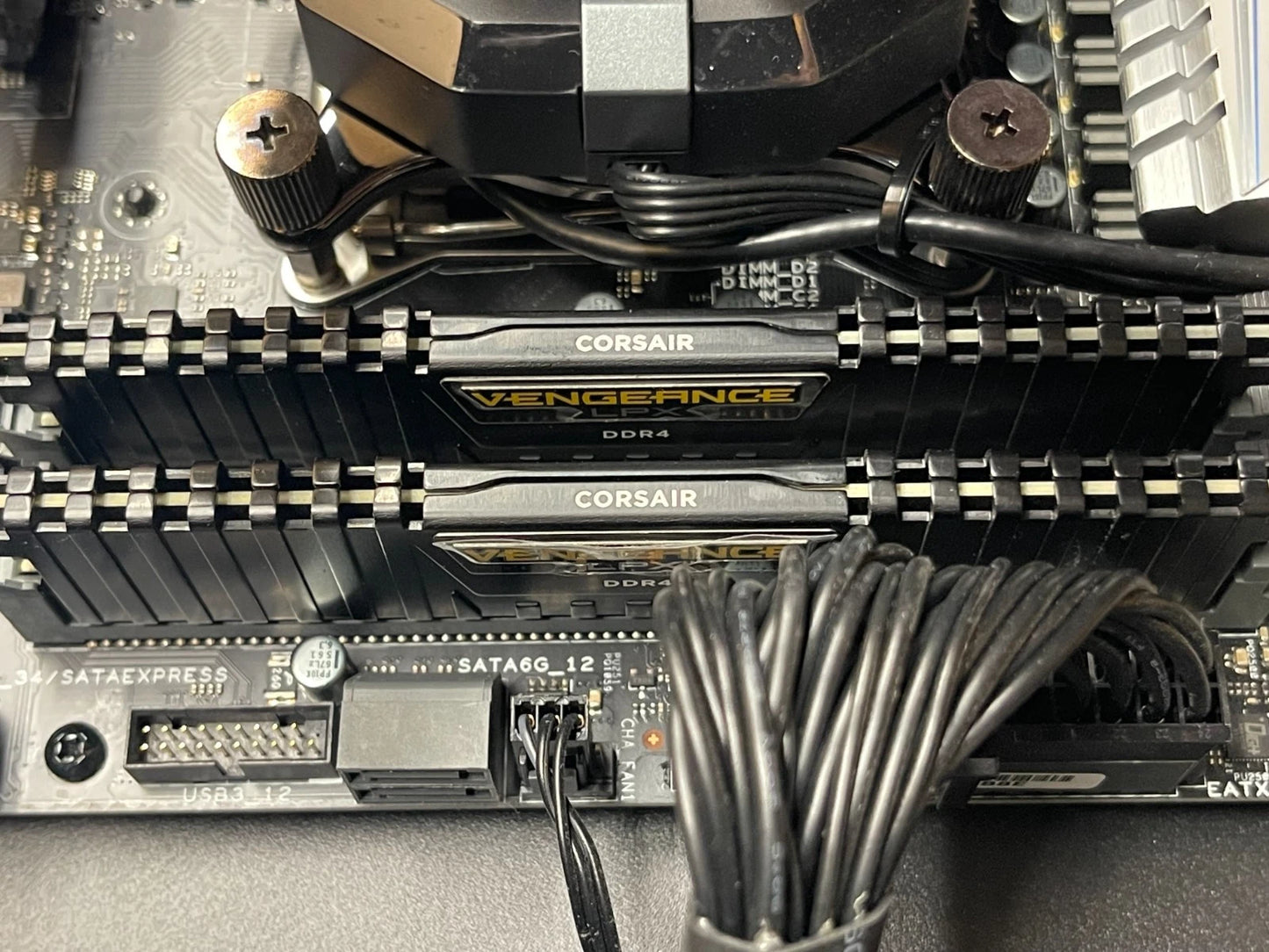 PC de jeu Corsair, Asus X99-A II, Core i7-6900K, SSD 32 Go + 256 Go, GT620, 750G3 🍁